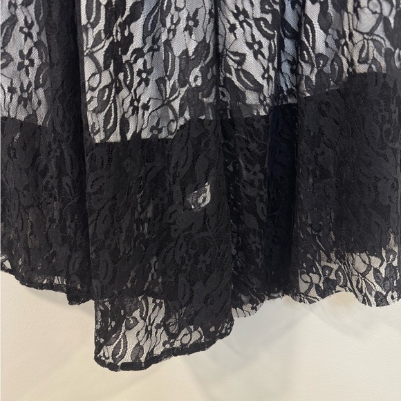 Elegant Black Lace Skirt - Picture 6 of 9